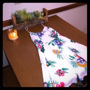 White floral print dress ✔️🌼🌺